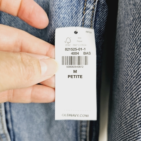 Old Navy #821525 Classic Denim Jean Jacket Distressed NWT Petite - Picture 3 of 9